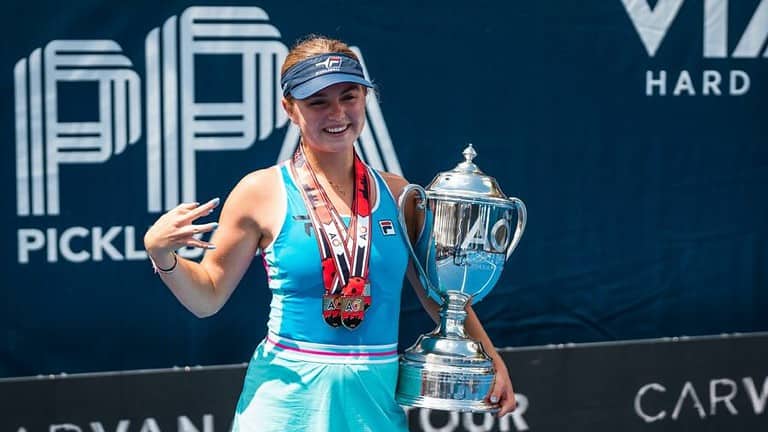 What Paddle(s) Do The Pro Women Use? (2023)